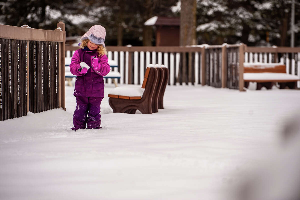 Midland road crews continue to clear snow, plan for Friday's storm