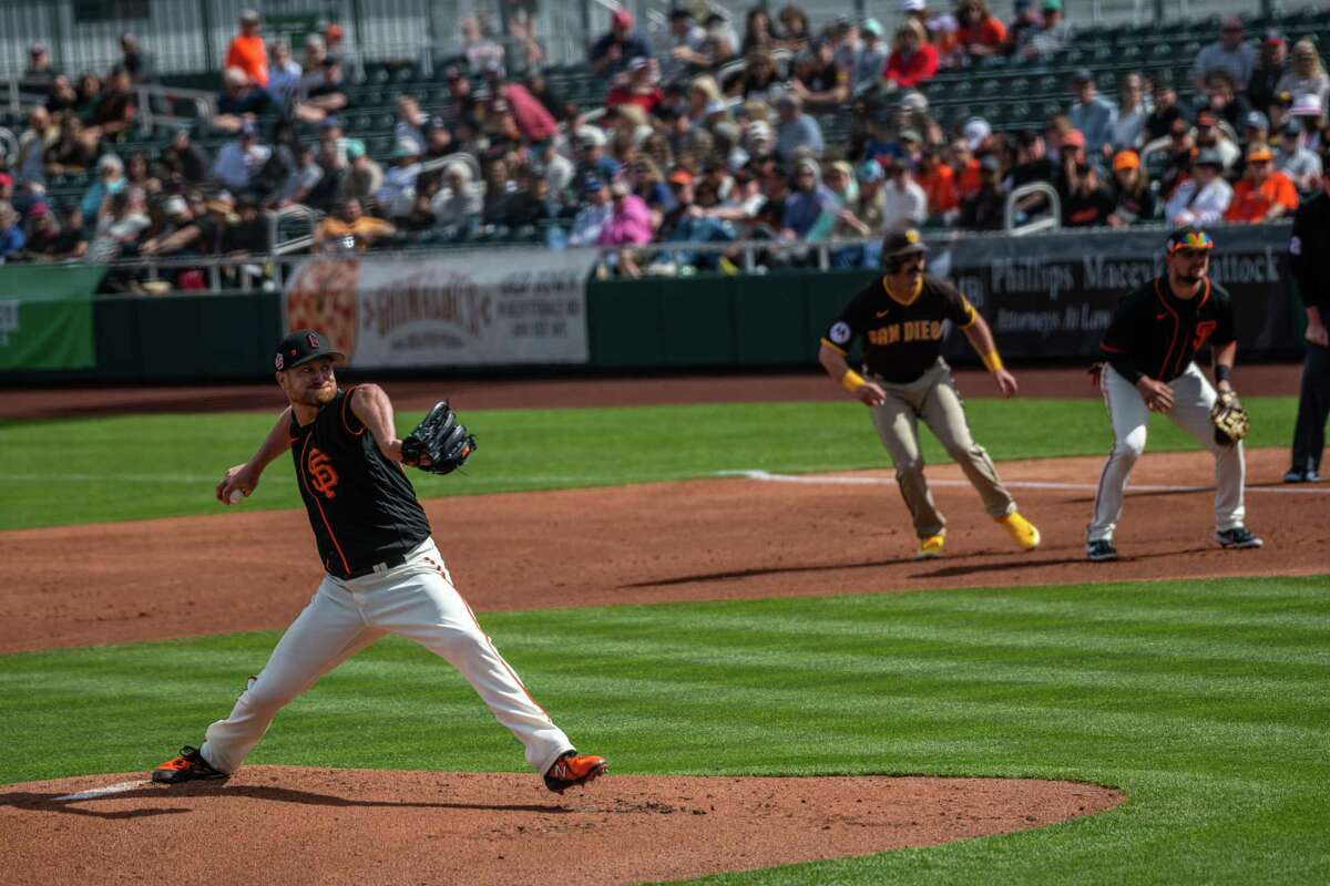 49ers Throw First Pitch at SF Giants Game