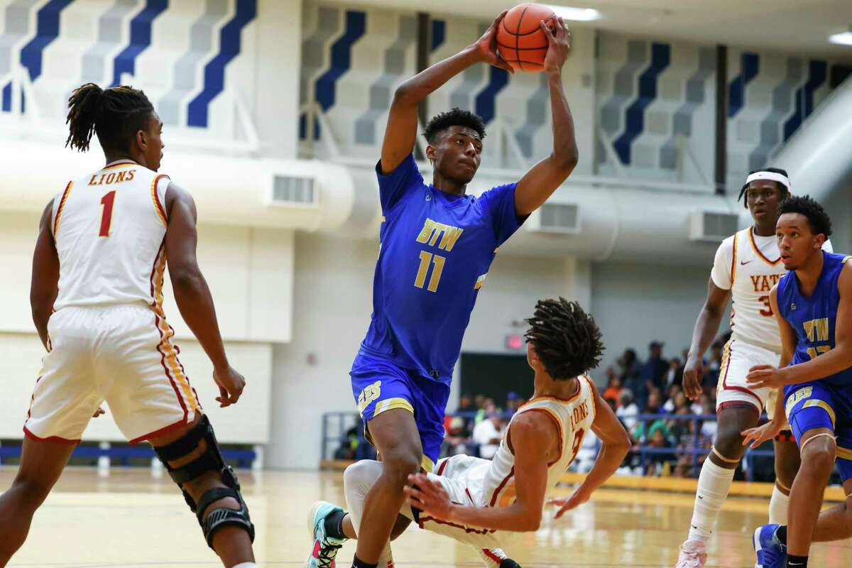 Houston boys basketball Washington tops Yates, returns to regional
