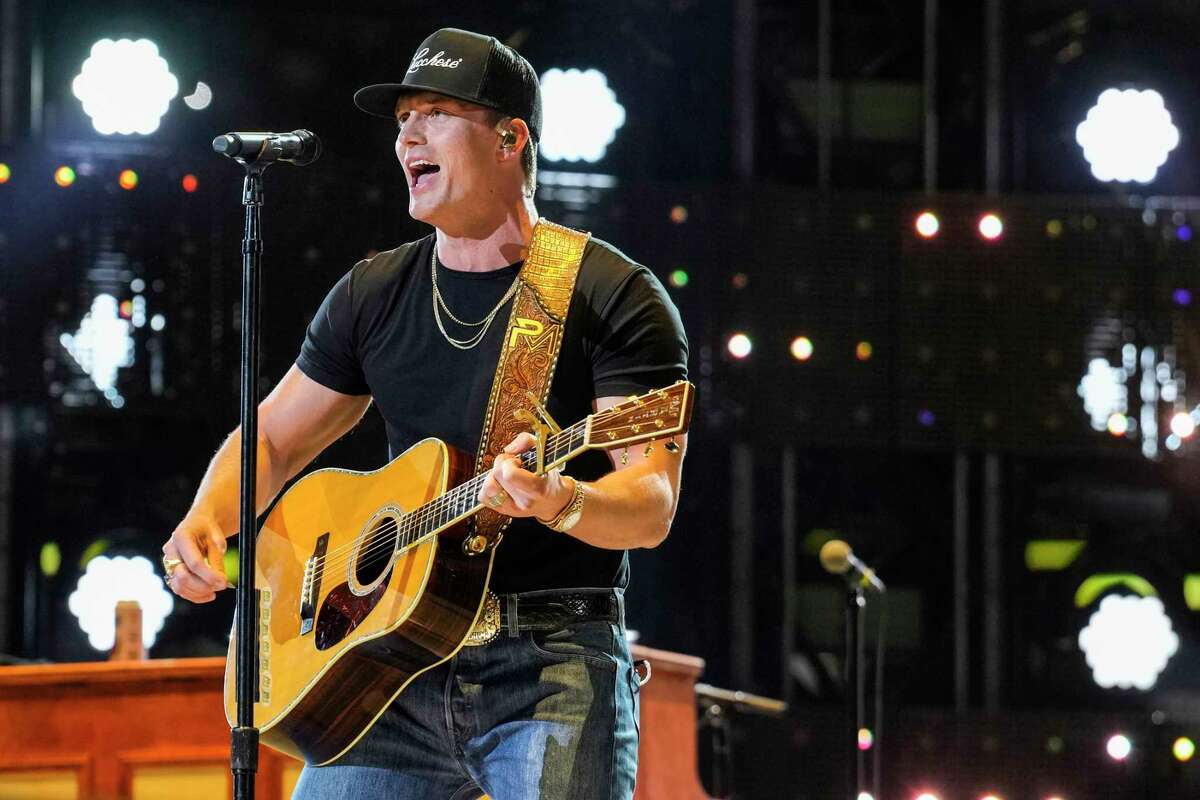 Parker McCollum opens RodeoHouston with a crowd of 68,000