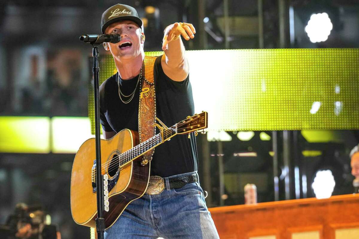 Parker McCollum opens RodeoHouston with a crowd of 68,000