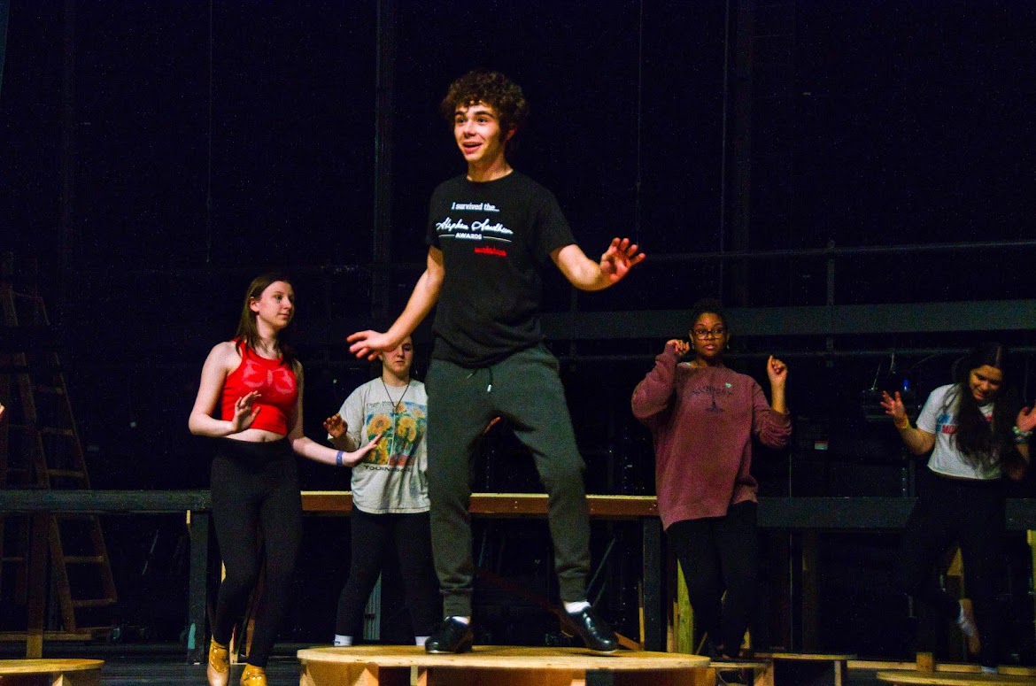 Trumbull students bringing '42nd Street' to stage
