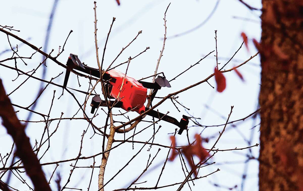 An Alton Police drone whose battery was getting low dropped into a tall tree. Police called East Alton firefighters for a ladder truck which could not reach the remote site. Alton firefighters also failed after being called to assist. The drone was still in the tree on Arthur Street Wednesday morning under the watchful eyes of police. 