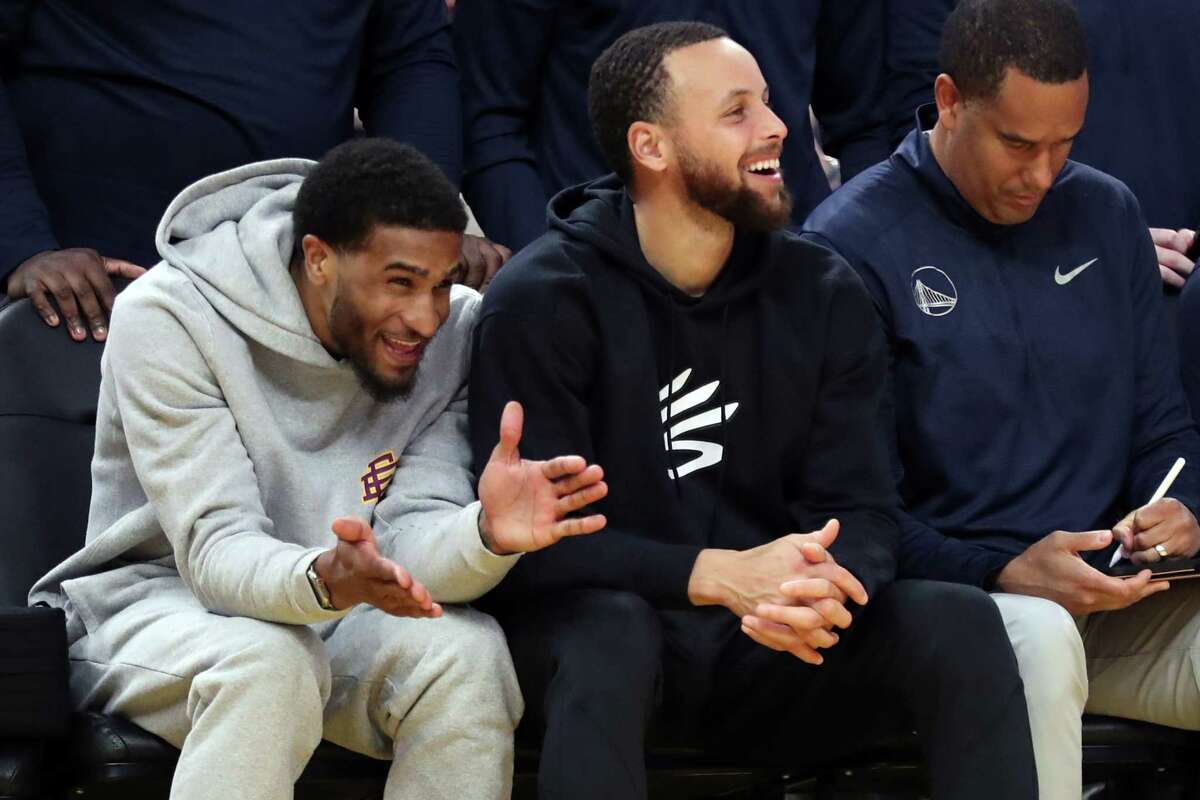 Golden State Warriors’ Stephen Curry and Gary Payton II enjoy 4th quarter of Warriors’ 123-105 win over Portland Trail Blazers in NBA game at Chase Center in San Francisco, Calif., on Tuesday, February 28, 2023.