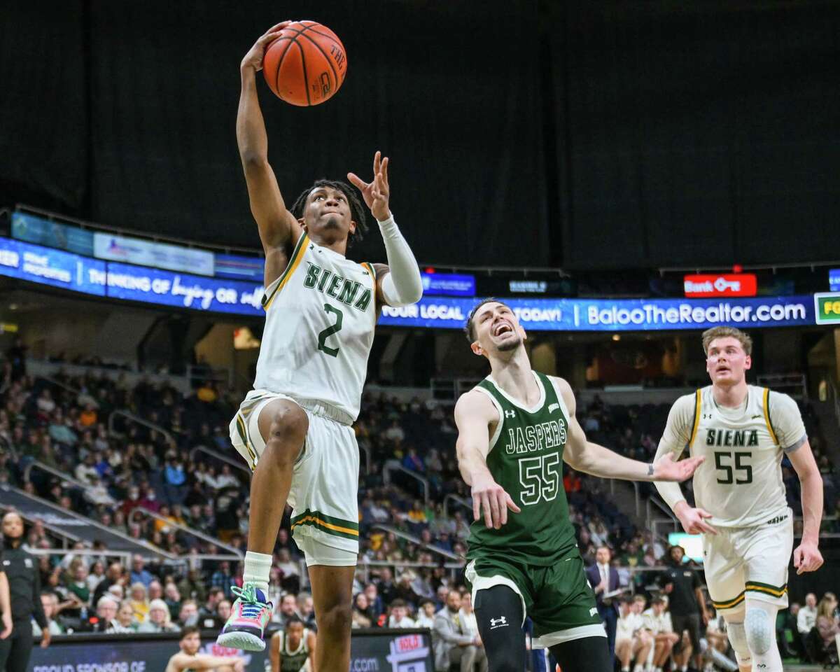 Siena sophomore Javian McCollum, who averages a team-high 15.6 points and 3.7 assists per game, was named third-team all-Metro Atlantic Athletic Conference on Monday.