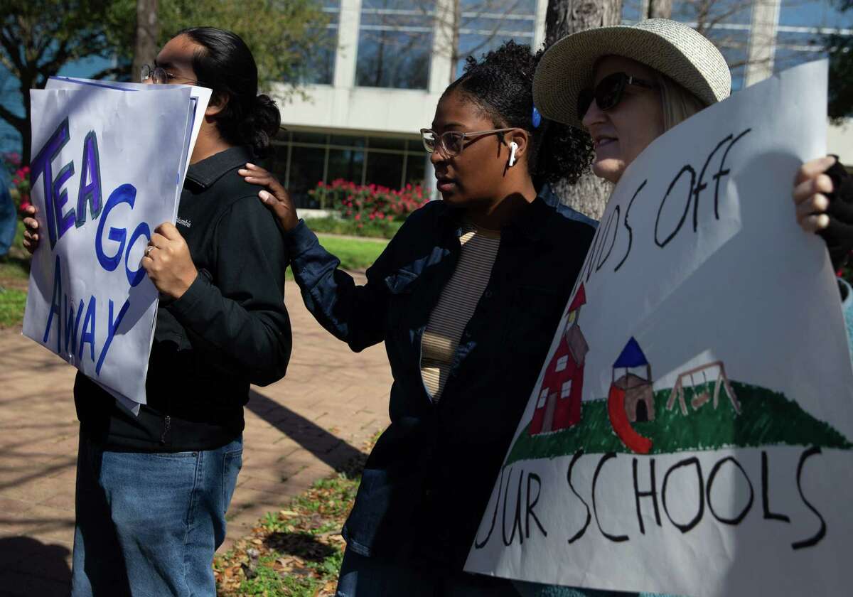 Houston leaders protest possible HISD state takeover of district