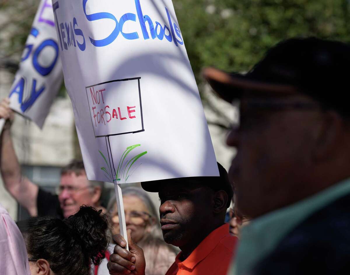 houston-leaders-protest-possible-hisd-state-takeover-of-district