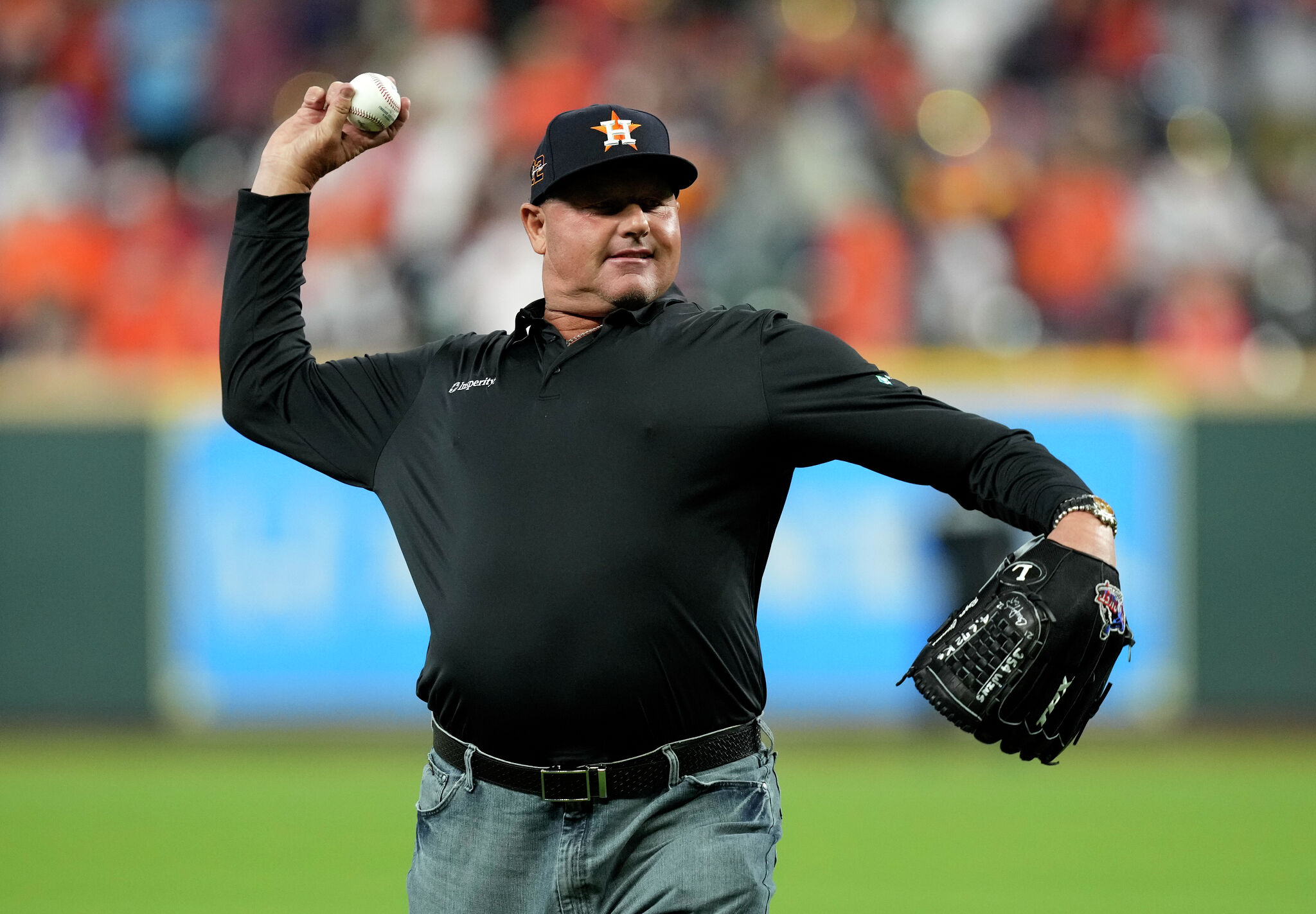 Roger Clemens makes surprise appearance at Astros camp