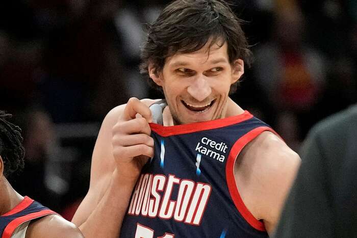 NBA: Boban Marjanovic, pivô de 2,24 m, vira o cara mais legal da NBA e  até ganha chance em Hollywood