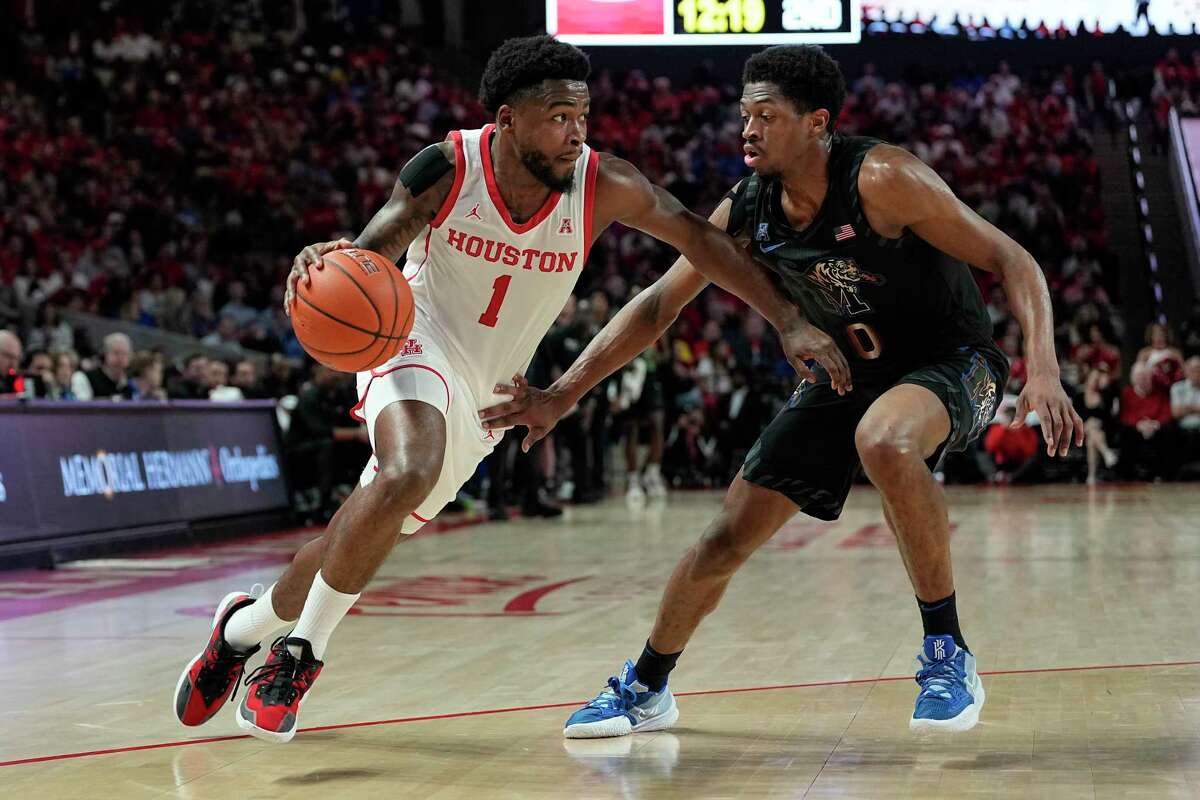 When last they met, guard Jamal Shead and Houston knocked off Elijah McCadden  and Memphis 72-64 on Feb. 19 at Fertitta Center. 