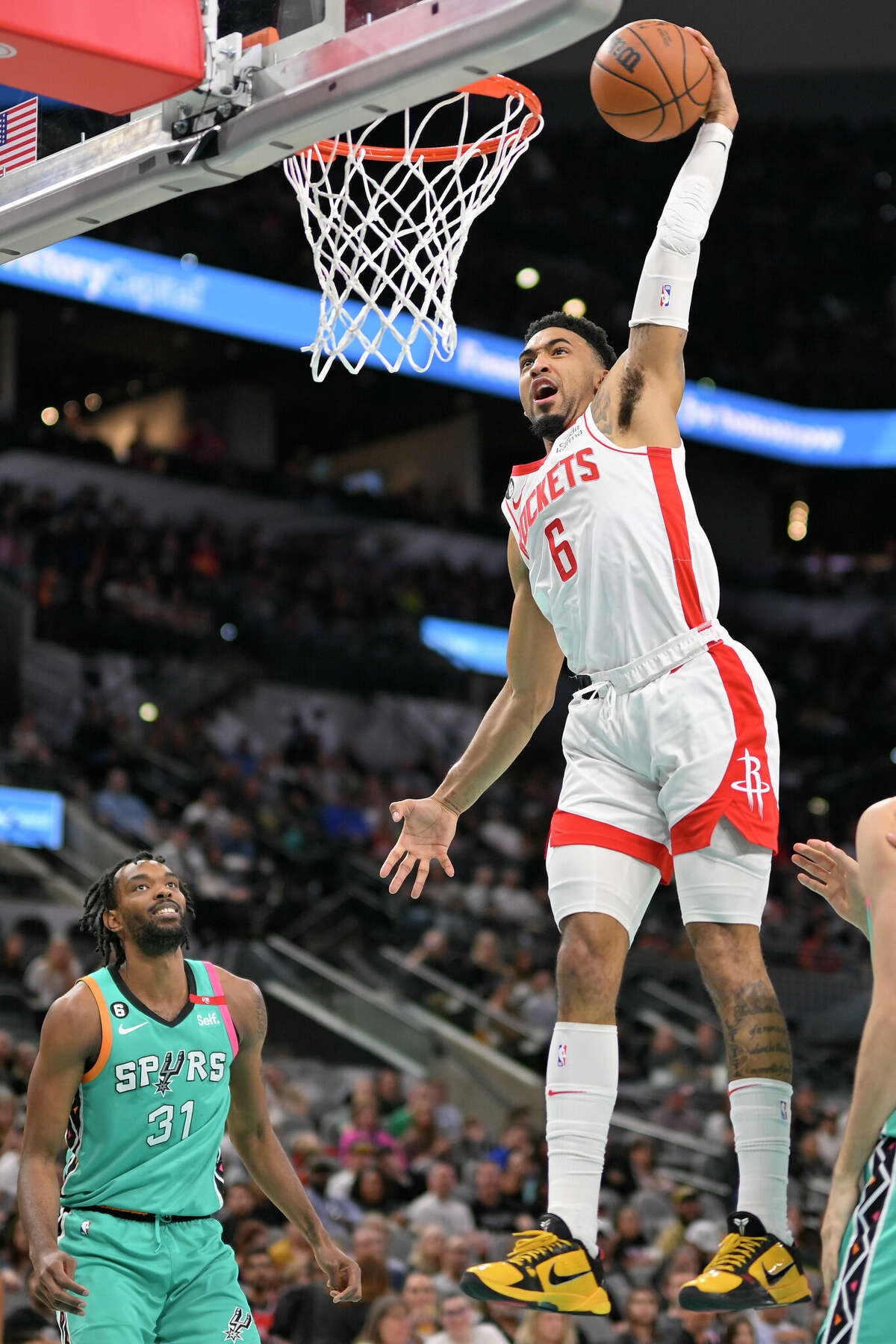 Houston Rockets rev up the fast break against San Antonio Spurs