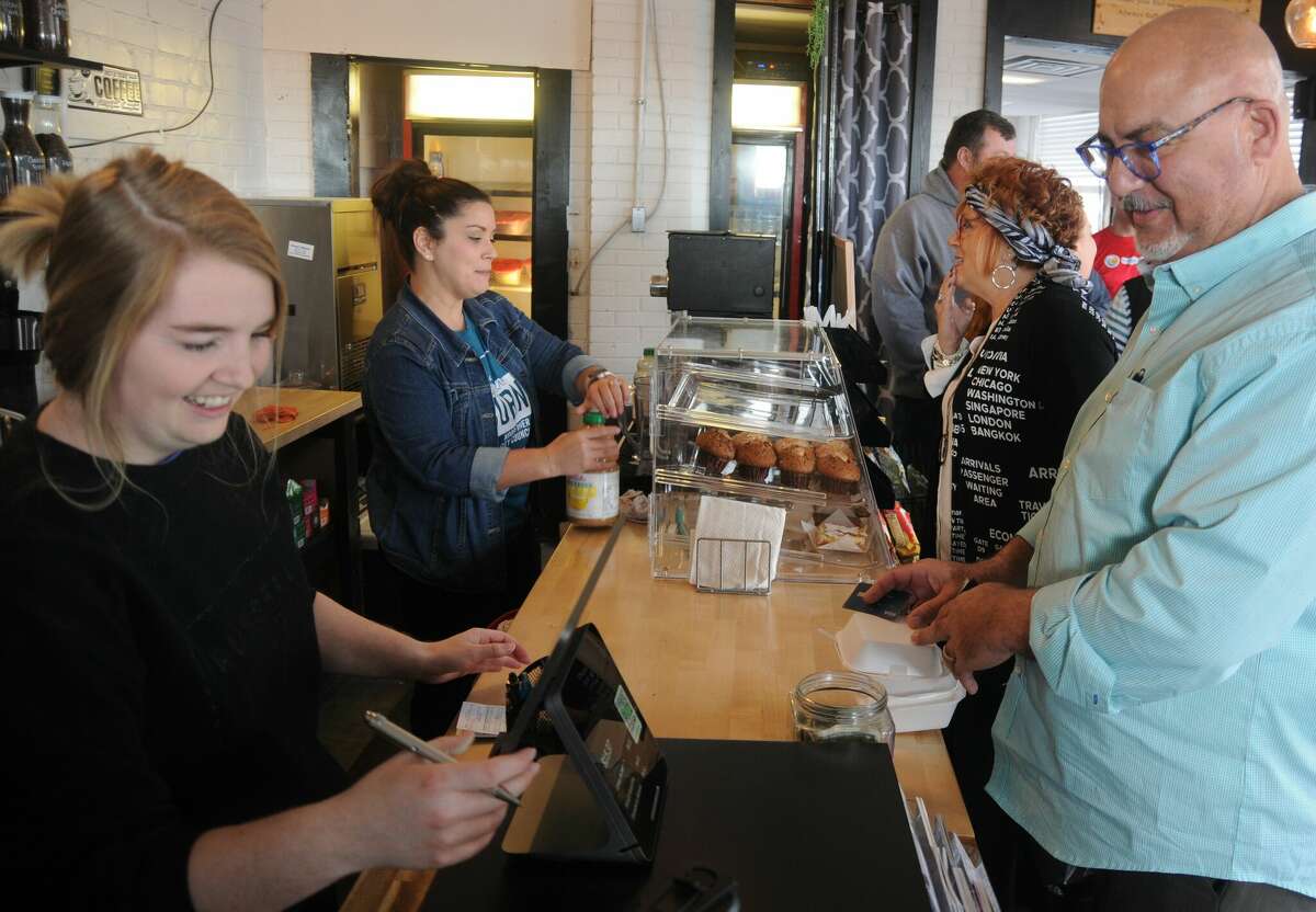 Wood River cafe changing ownership