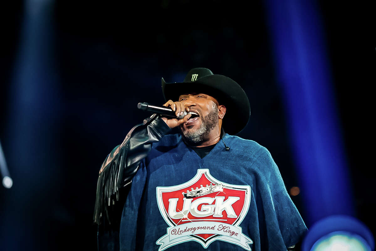 Bun B onstage in a UGK poncho during his RodeoHouston Southern Takeover. Such a poncho should never be separated from its original owner.