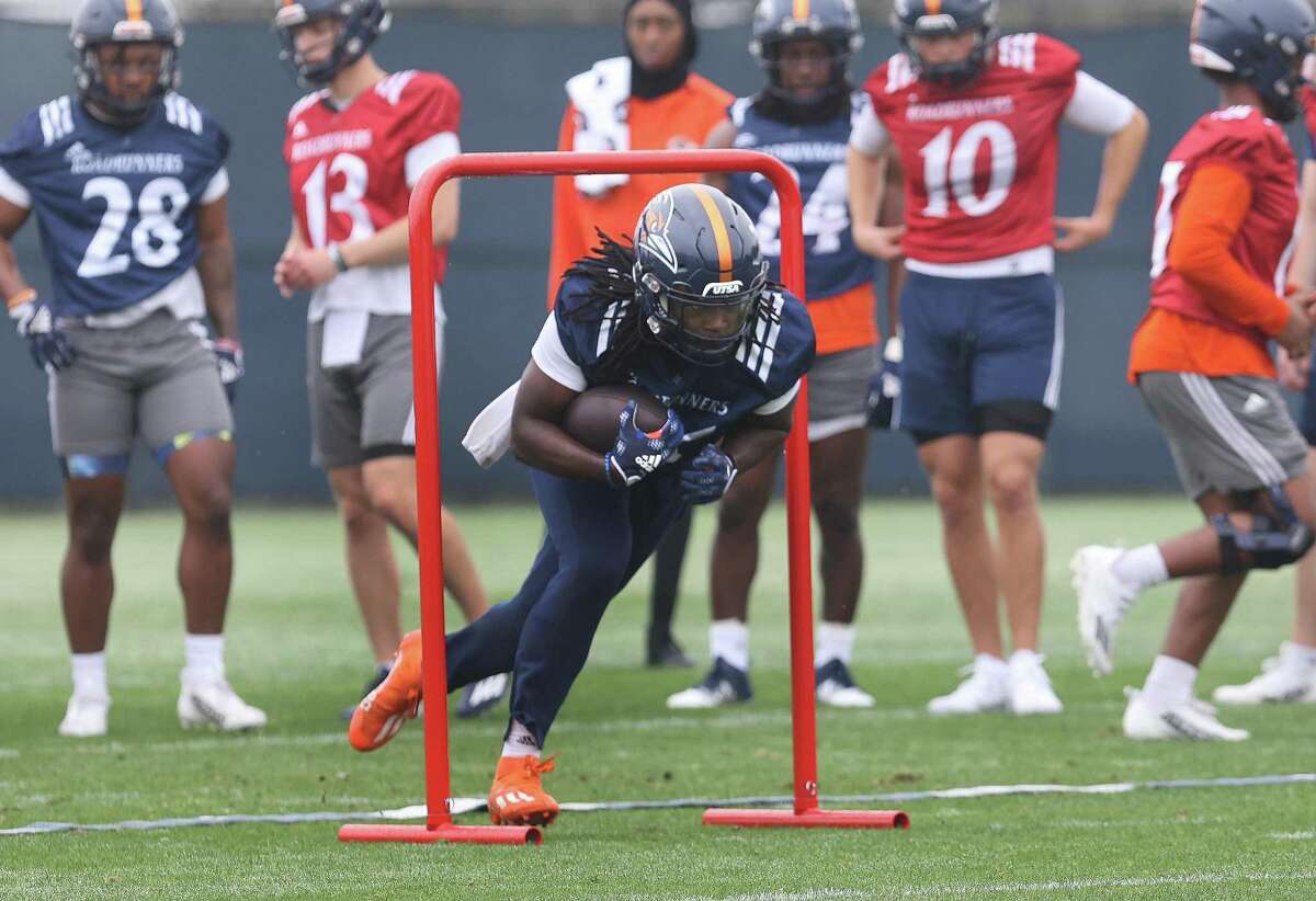 I told the coaches that I was medically retiring from football.' Frank  Harris almost didn't come back to UTSA.