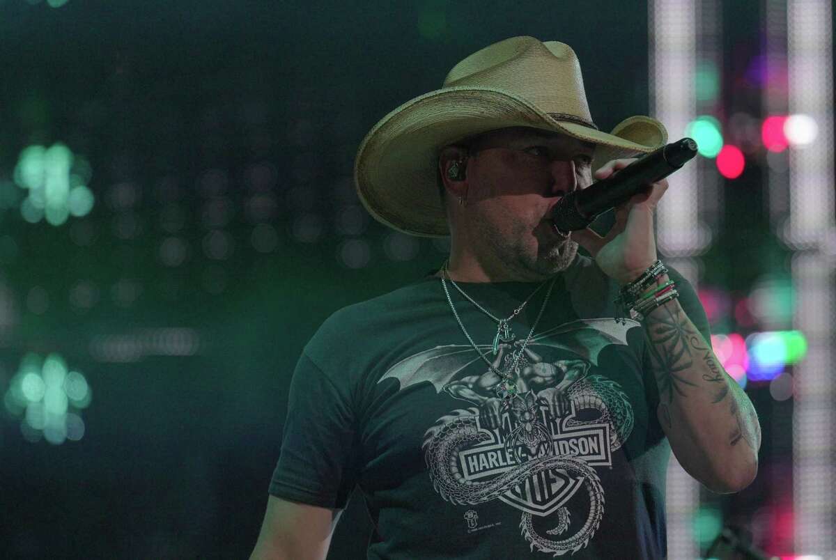 Jason Aldean at Houston Rodeo little bit country, lot of '80s rock