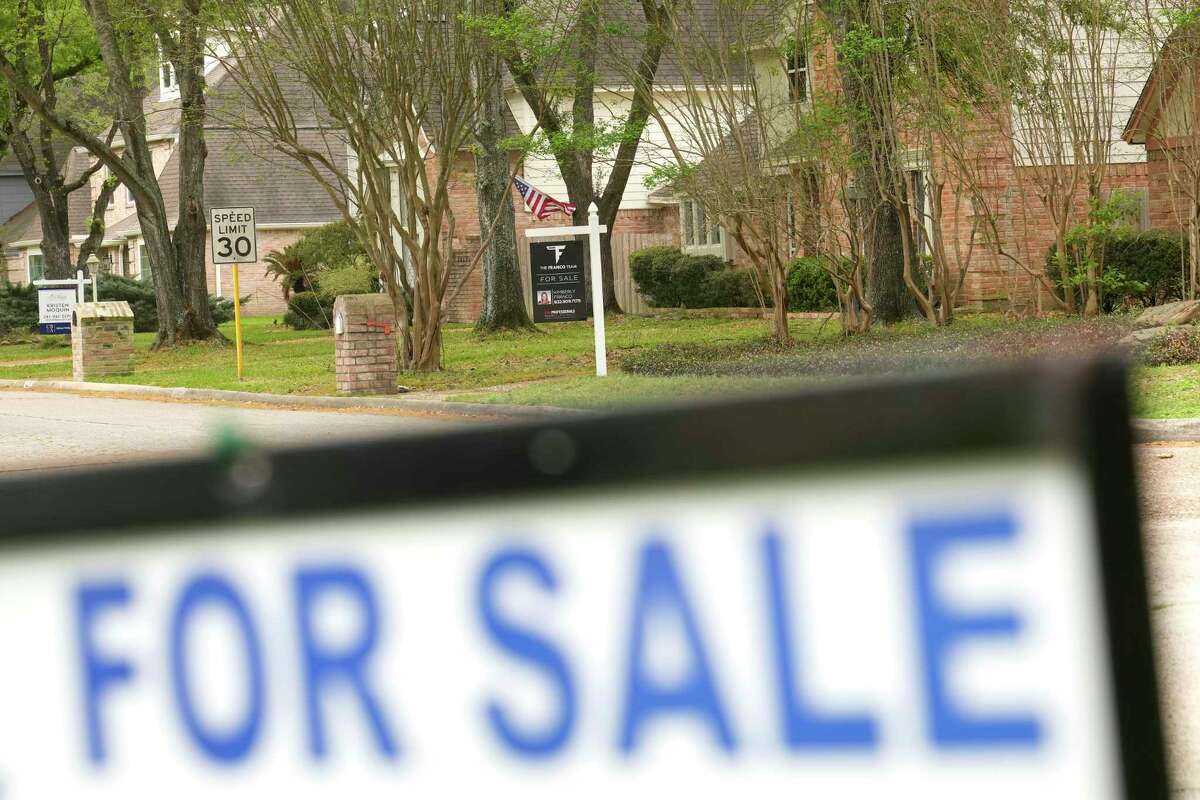 Story photo for Houston home sales fall below pre-pandemic levels