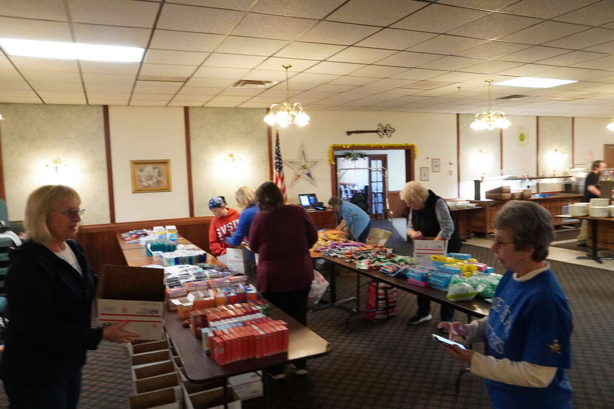 The Thumb Chapter 178 of the Blue Start Mothers of America build Easter Care Packages to send to deployed troops.