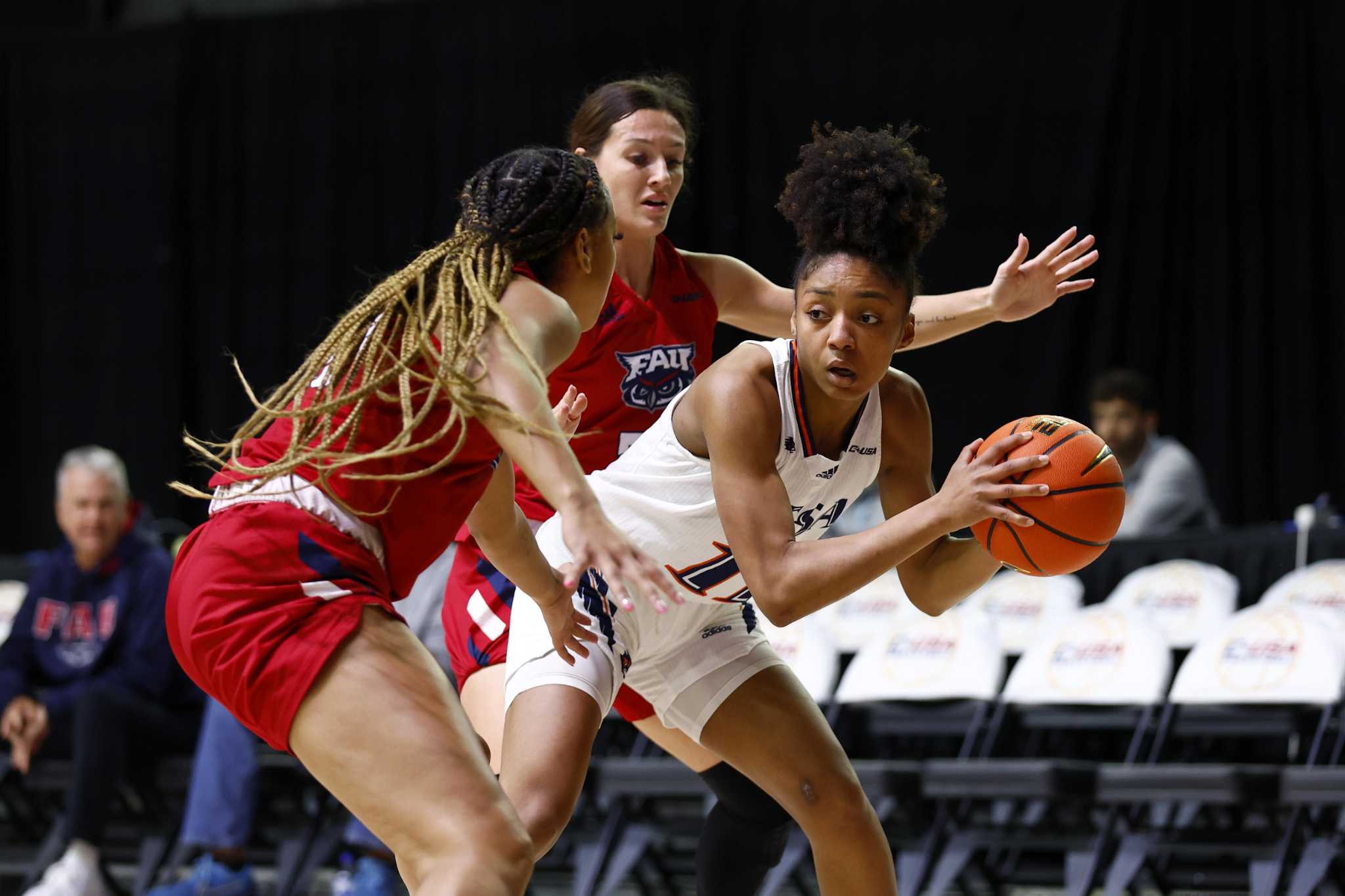 Sidney Love propels UTSA women to win against FAU in first round of