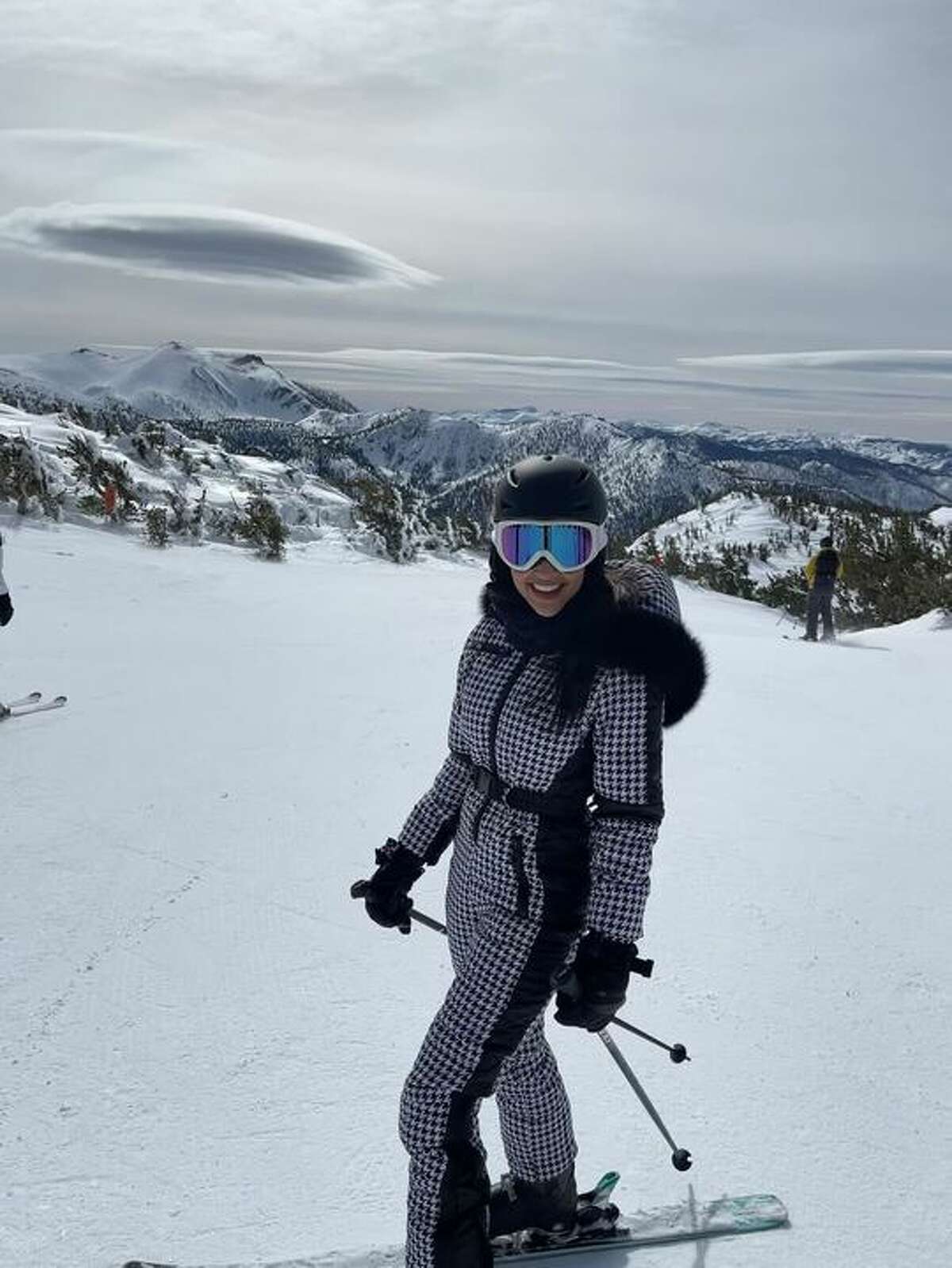 KGO-TV新闻记者Luz Pena事故前在天堂滑雪场。