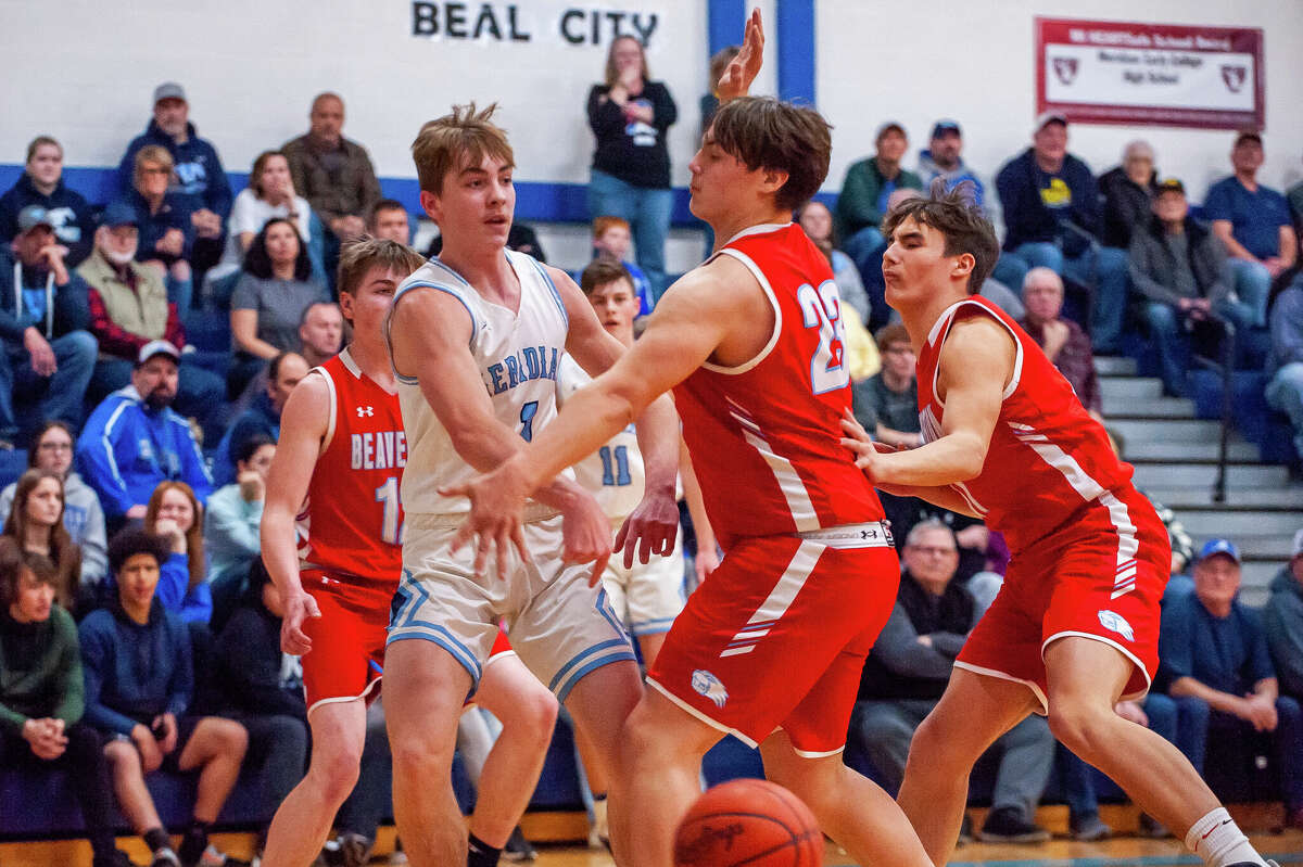 PHOTOS Beaverton and Meridian compete in rivalry basketball game