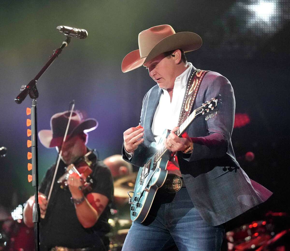 Jon Pardi brings real country back to Houston Rodeo