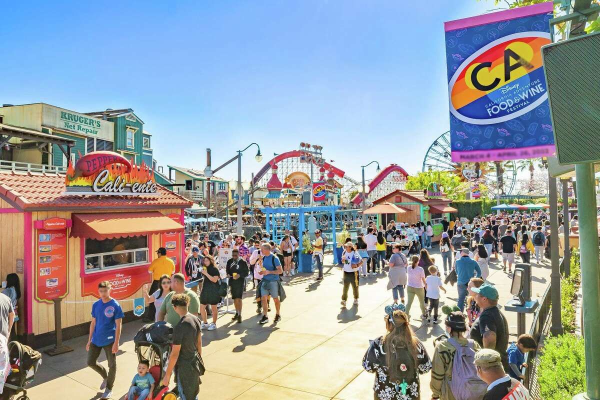 Escena pública en el Disney California Adventure Food & Wine Festival en el Disneyland Resort en Anaheim.
