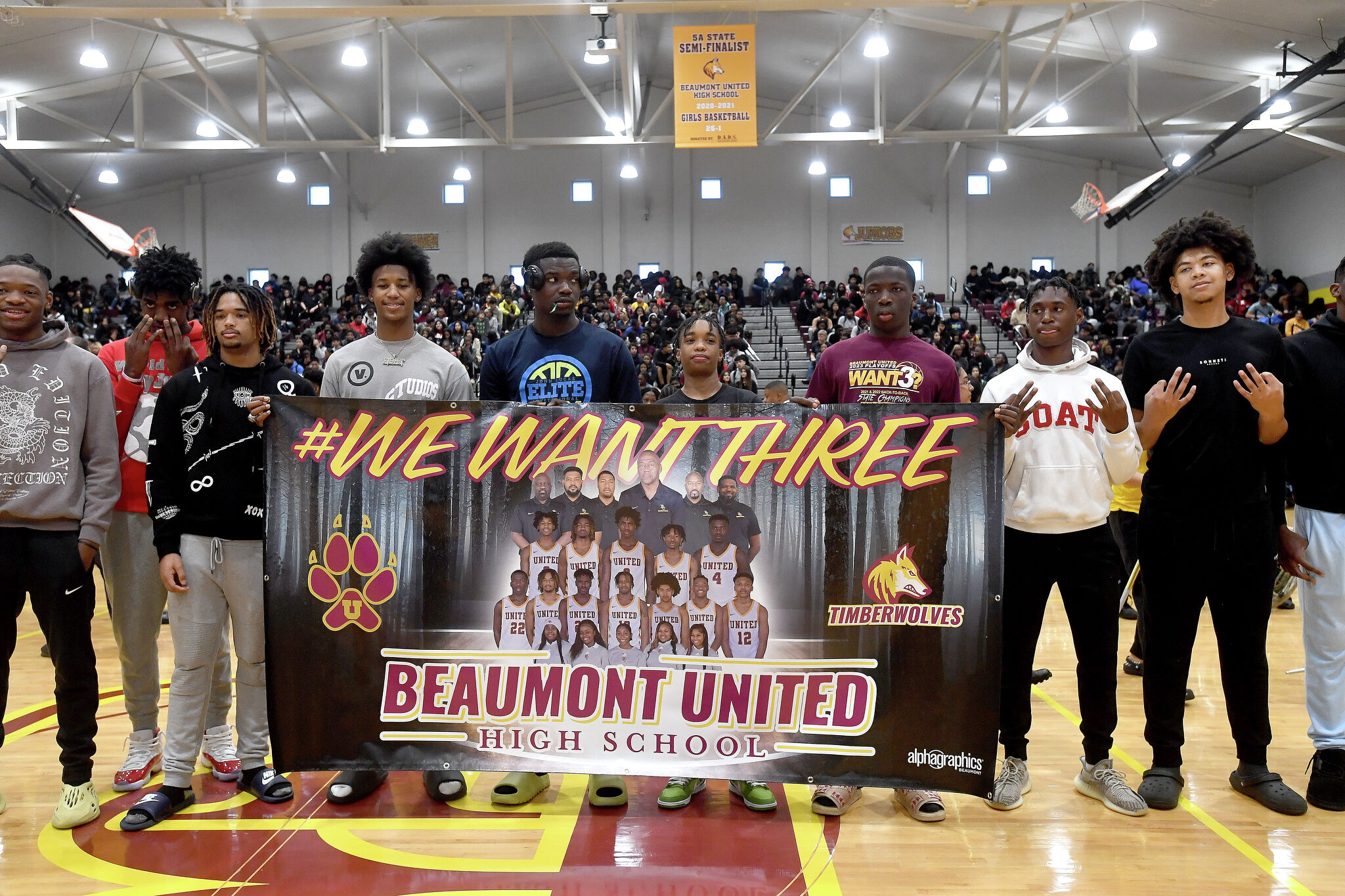 Beaumont United fans rally as Timberwolves head to state tournament