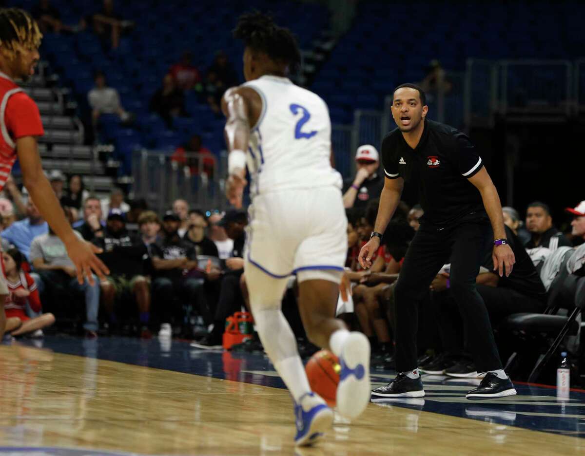 Boys basketball Hitchcock rolls past Hooks in state semifinals