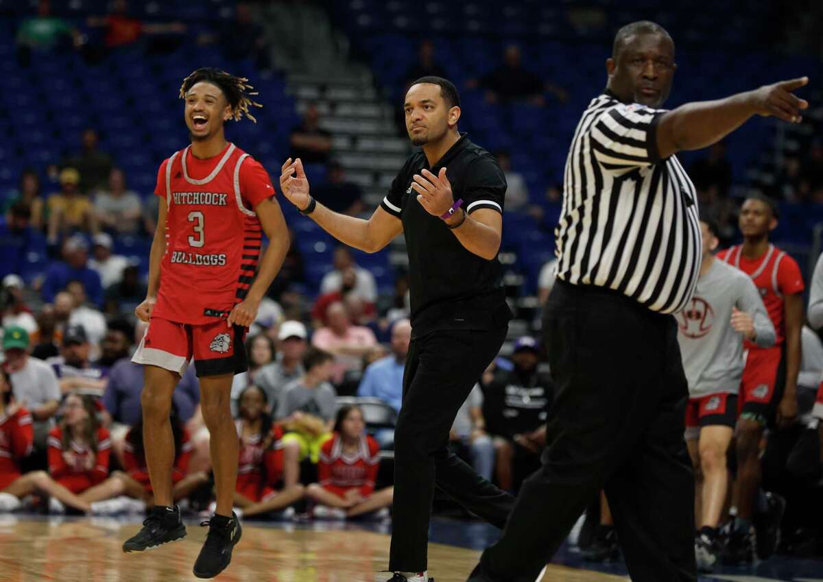 Boys basketball Hitchcock rolls past Hooks in state semifinals