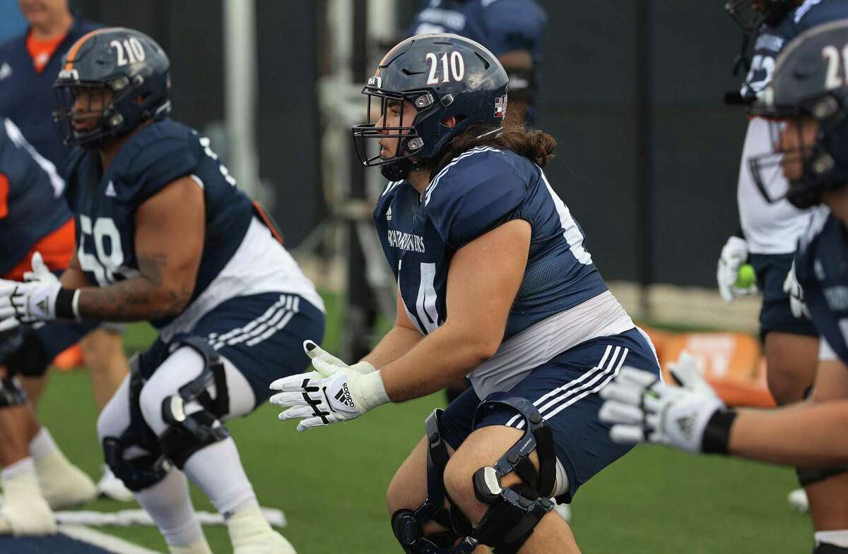 Hats Off To This Offensive Line Shuffling Along