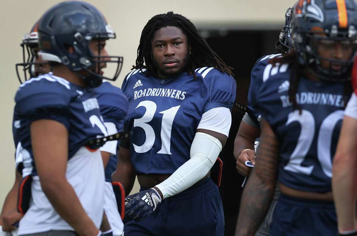 UTSA Roadrunners show off improved RB depth as fall practice opens