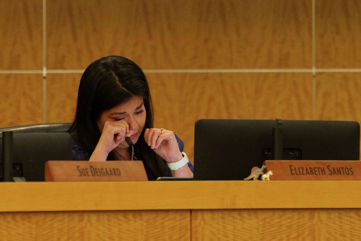 Elizabeth Santos sheds a tear at the HISD board meeting in Houston, Texas on Thursday, March 9, 2023.