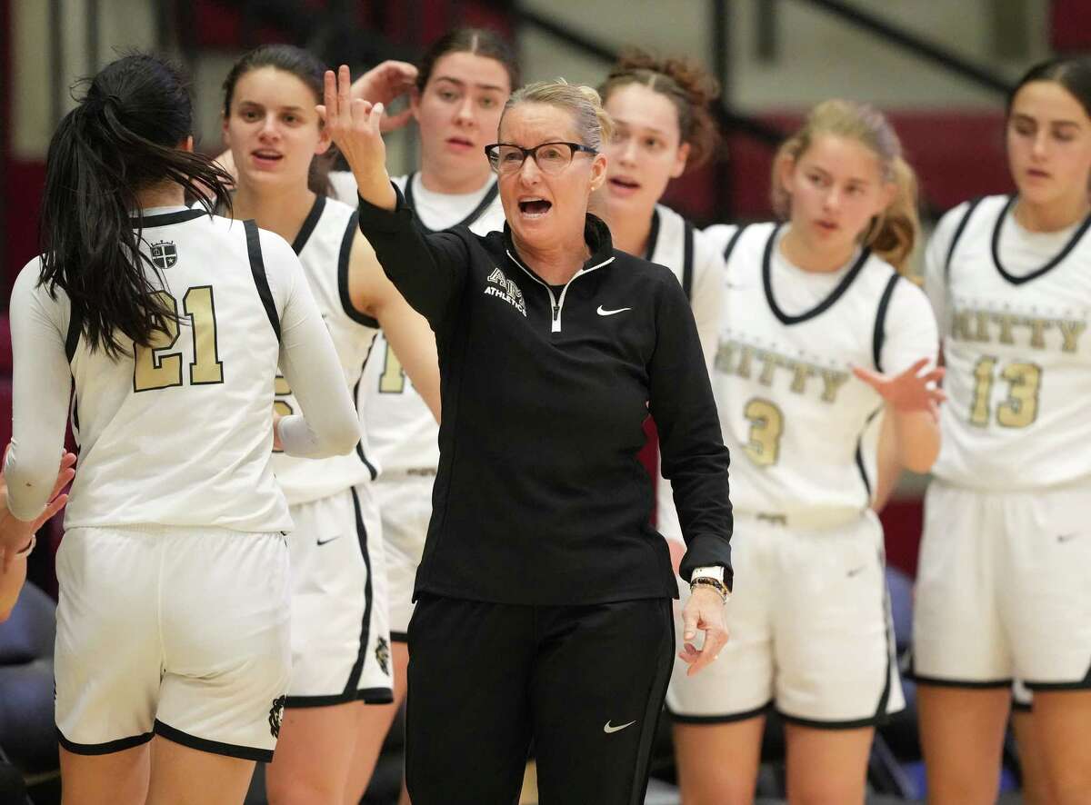 A win Saturday night would be the 790th of Mitty coach Sue Phillips' career and bring her a seventh state championship.