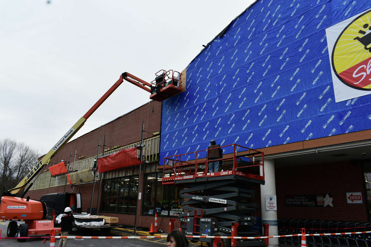 Norwalks Shoprite Holds Grand Reopening After Renovations