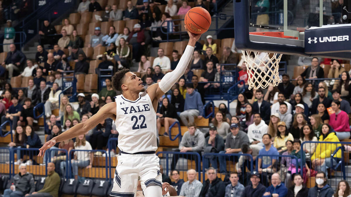 Matt Knowling leads five Yale players who average double figures in scoring with 14.5 points per game. Knowling also leads the Ivy League with a.630 field goal percentage.