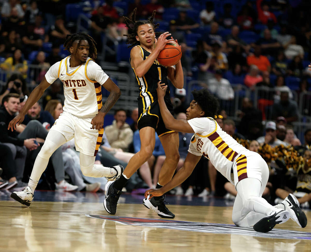 Brennan's Kingston Flemings (1) tries to avoid the steal from Beaumont United's Wesley Yates III (3) in a Class 6A state semifinal on Friday, March 10, 2023 at the Alamodome.