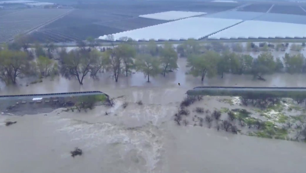 Thousands evacuated after levee breaks near Santa Cruz