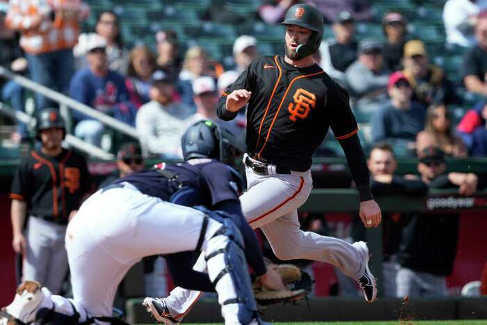 Reyes gets bunt single, then exits game to boos