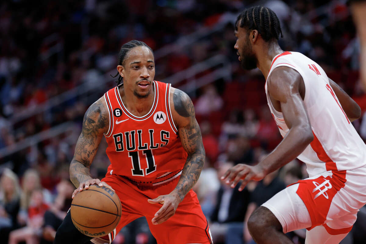 HOUSTON, TEXAS - MARCH 11: DeMar DeRozan #11 of the Chicago Bulls controls the ball ahead of Tari Eason #17 of the Houston Rockets during the first half at Toyota Center on March 11, 2023 in Houston, Texas. NOTE TO USER: User expressly acknowledges and agrees that, by downloading and or using this photograph, User is consenting to the terms and conditions of the Getty Images License Agreement. (Photo by Carmen Mandato/Getty Images)