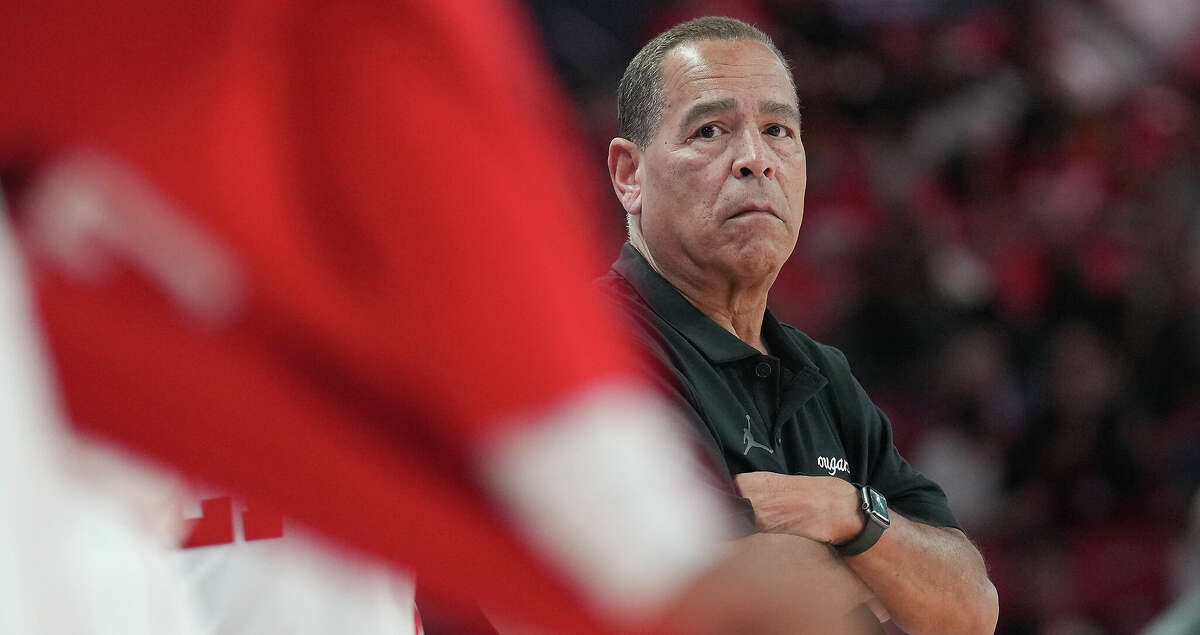Houston Cougars head coach Kelvin Sampson looks at his bench in the second half at the Fertitta Center on Tuesday, Dec. 13, 2022 in Houston. Houston Cougars won the game 74-46.