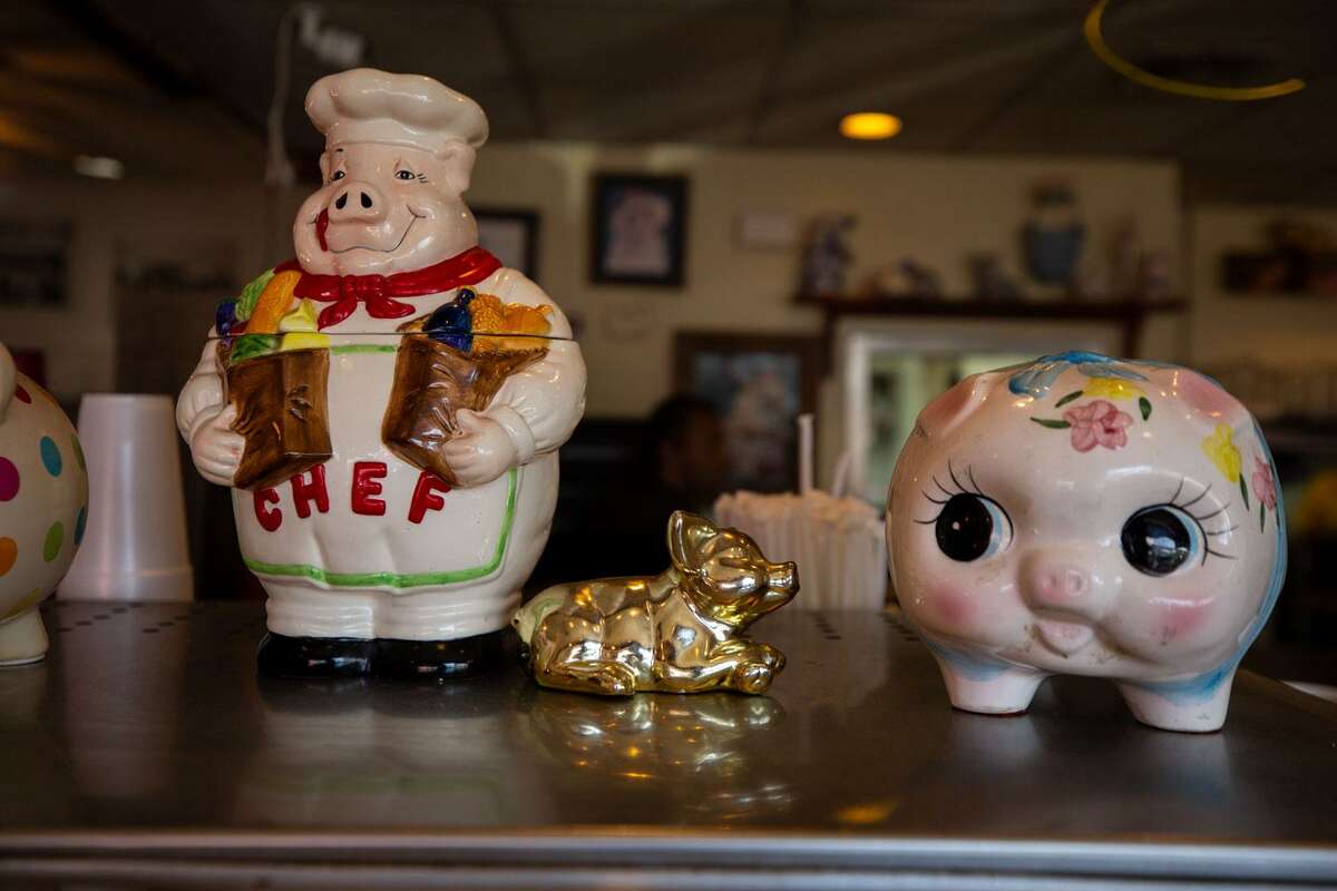 Pig Stand attracts large crowds on its final day of serving food