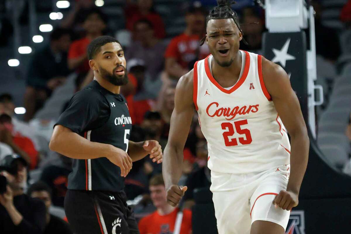 Houston forward Jarace Walker (25) reacts after a dunk as Cincinnati guard David DeJulius (5) looks on during the second half of an NCAA college basketball game in the semifinals of the American Athletic Conference Tournament, Saturday, March 11, 2023, in Fort Worth, Texas.