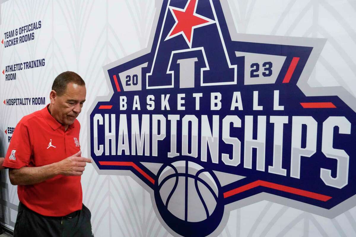 Houston head coach Kelvin Sampson walks out of the “Selection Sunday” gathering with his team after the Cougars were selected as the No. 1 seed in the Midwest Region of the NCAA Men’s Basketball Tournament on Sunday, March 12, 2023, in Fort Worth.