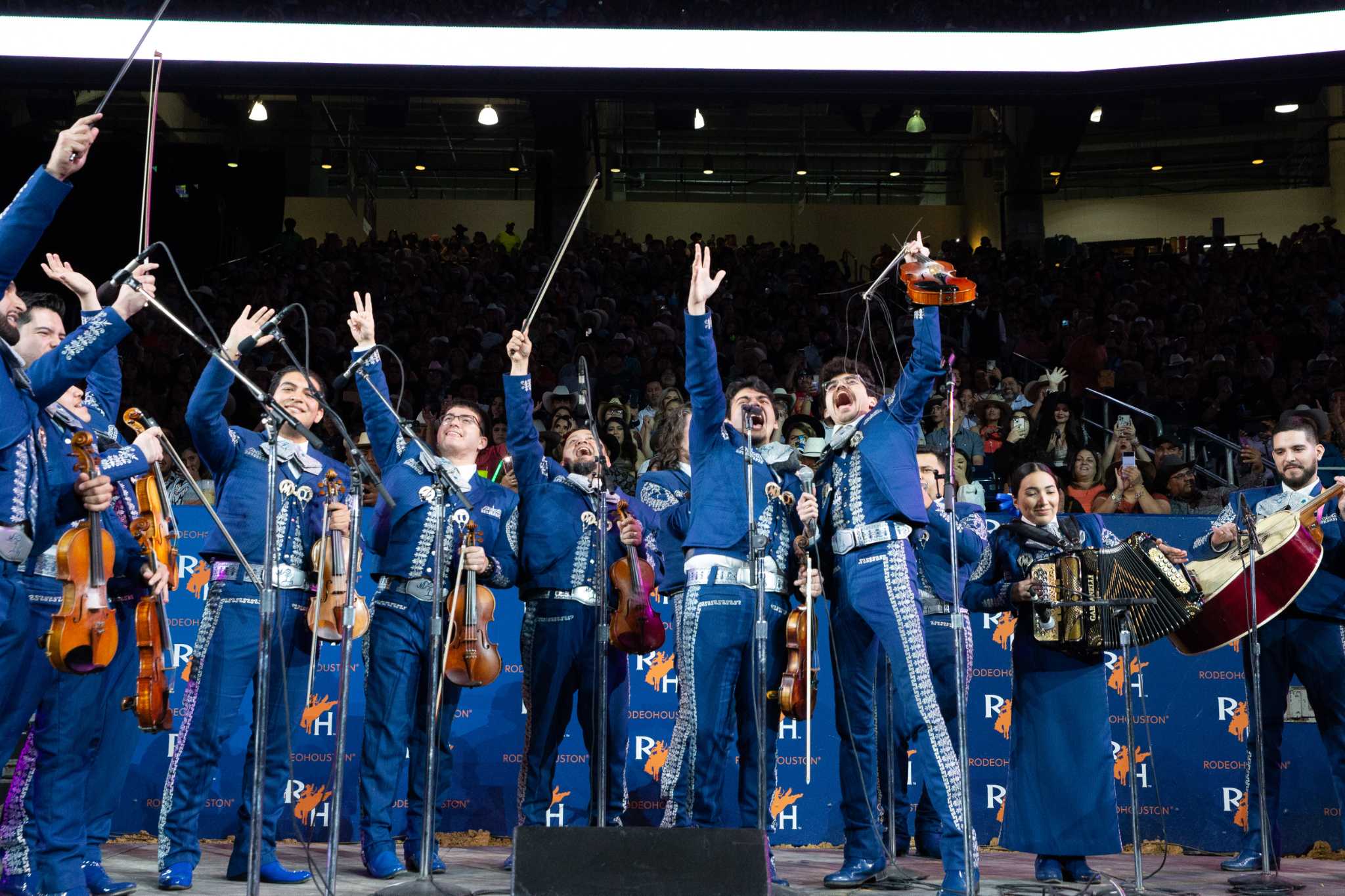 How mariachi culture pulled at the heartstrings of MLB beyond Cinco de Mayo  - ESPN