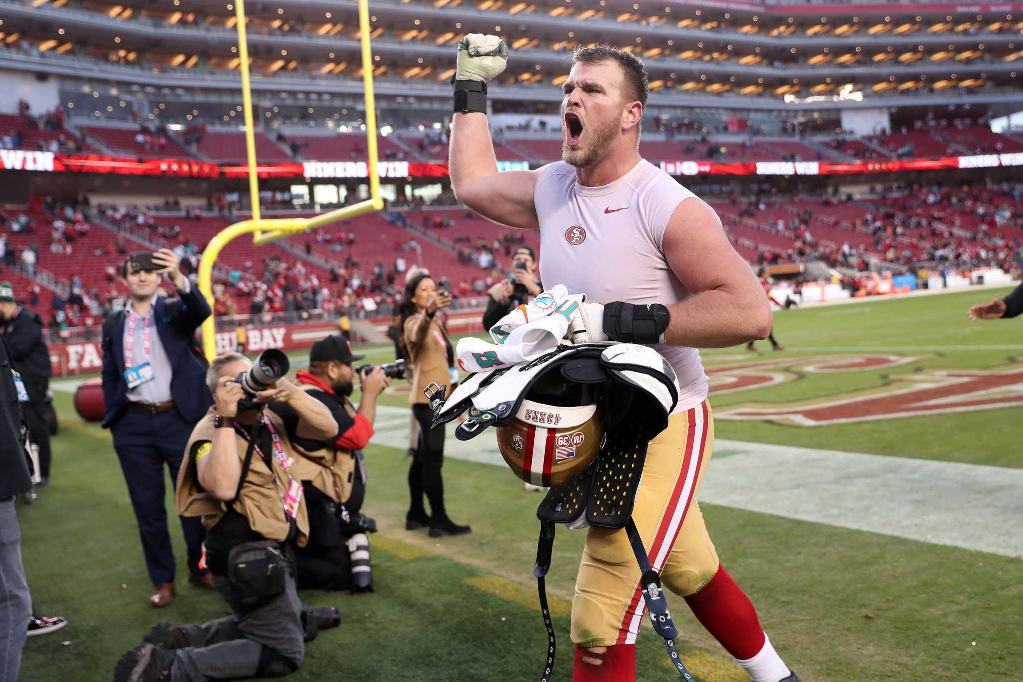 Broncos sign former 49ers tackle Mike McGlinchey to massive deal