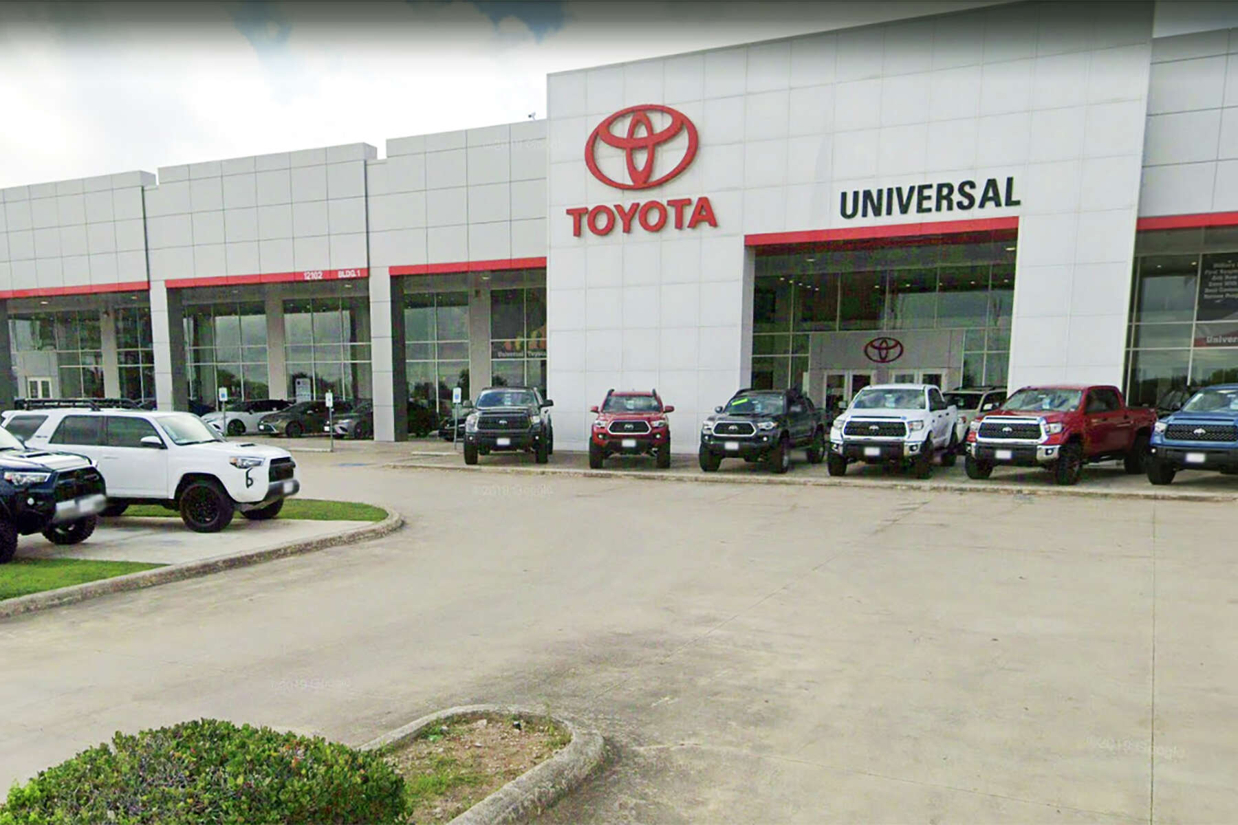 San Antonio-area woman sues Toyota salesman who allegedly stole nude photos