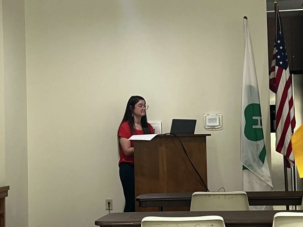 Texas Commission on Environmental Quality Natural Resources Specialist Jazmyn Milford presents during a meeting Feb. 28.