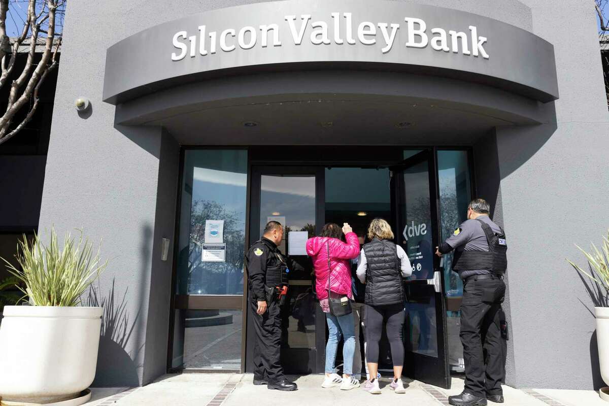 Security guards let individuals enter the Silicon Valley Bank's headquarters in Santa Clara, Calif., on Monday, March 13, 2023. The federal government intervened Sunday to secure funds for depositors to withdraw from Silicon Valley Bank after the banks collapse. 