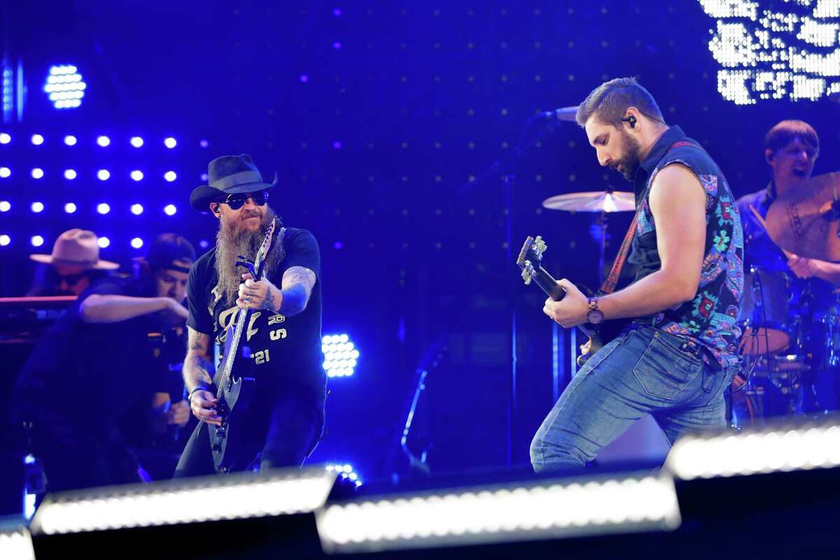 Cody Jinks makes his RodeoHouston debut and brings mom onstage