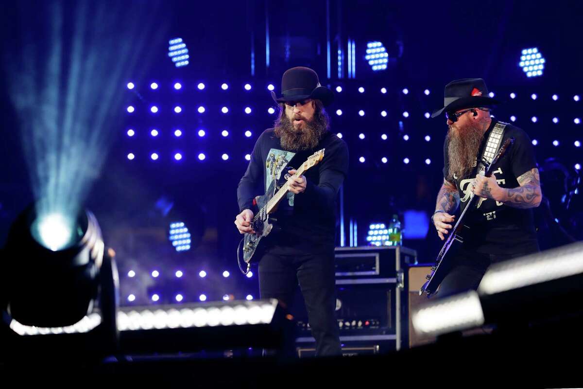 Cody Jinks makes his RodeoHouston debut and brings mom onstage